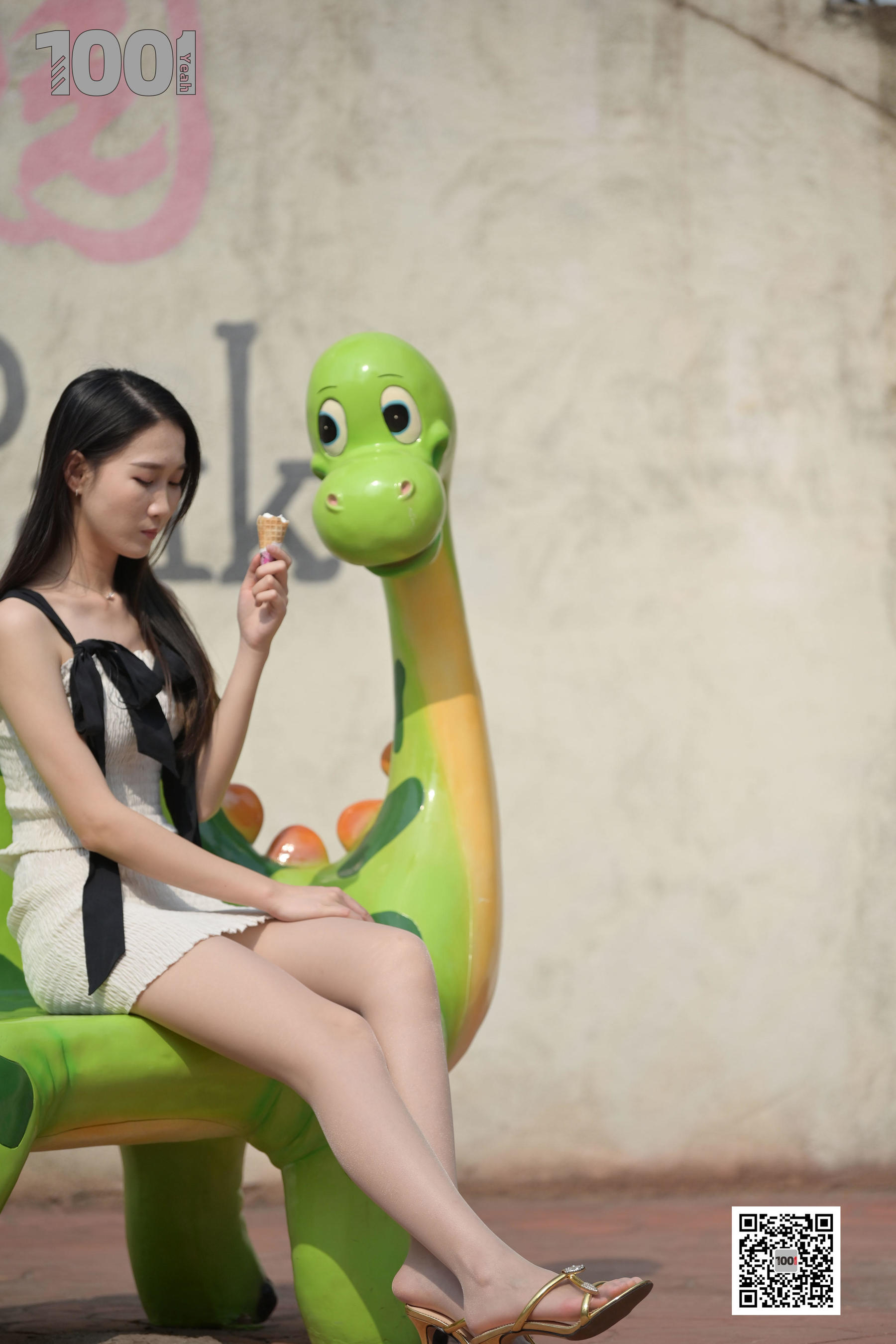 模特腿腿 《妈妈，那个姐姐有冰淇淋3》 [一千零一夜IESS] 丝袜美腿写真集