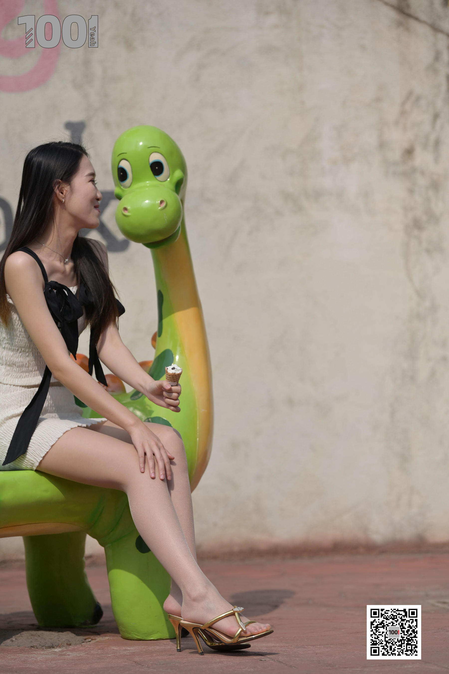 模特腿腿 《妈妈，那个姐姐有冰淇淋3》 [一千零一夜IESS] 丝袜美腿写真集