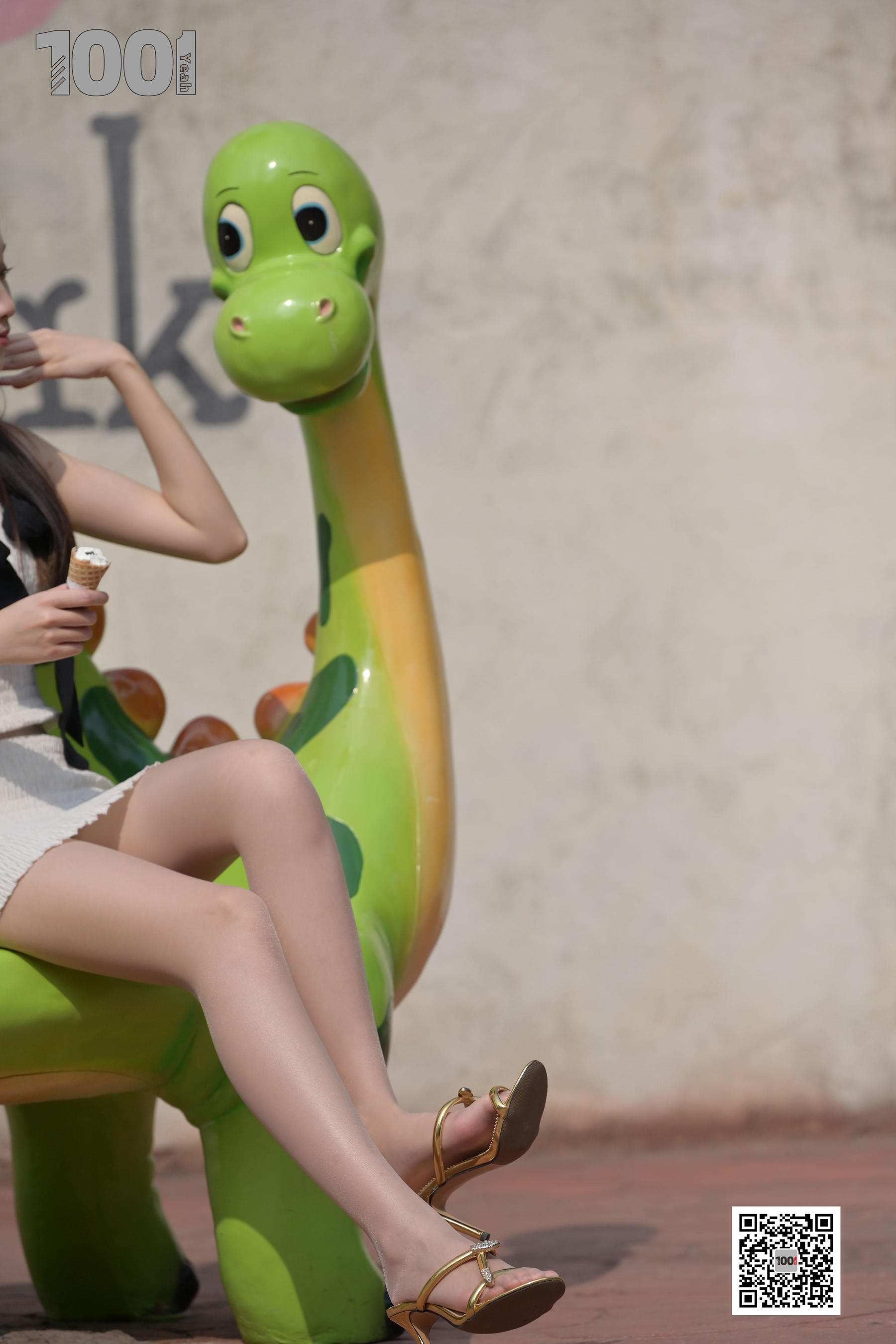 模特腿腿 《妈妈，那个姐姐有冰淇淋3》 [一千零一夜IESS] 丝袜美腿写真集