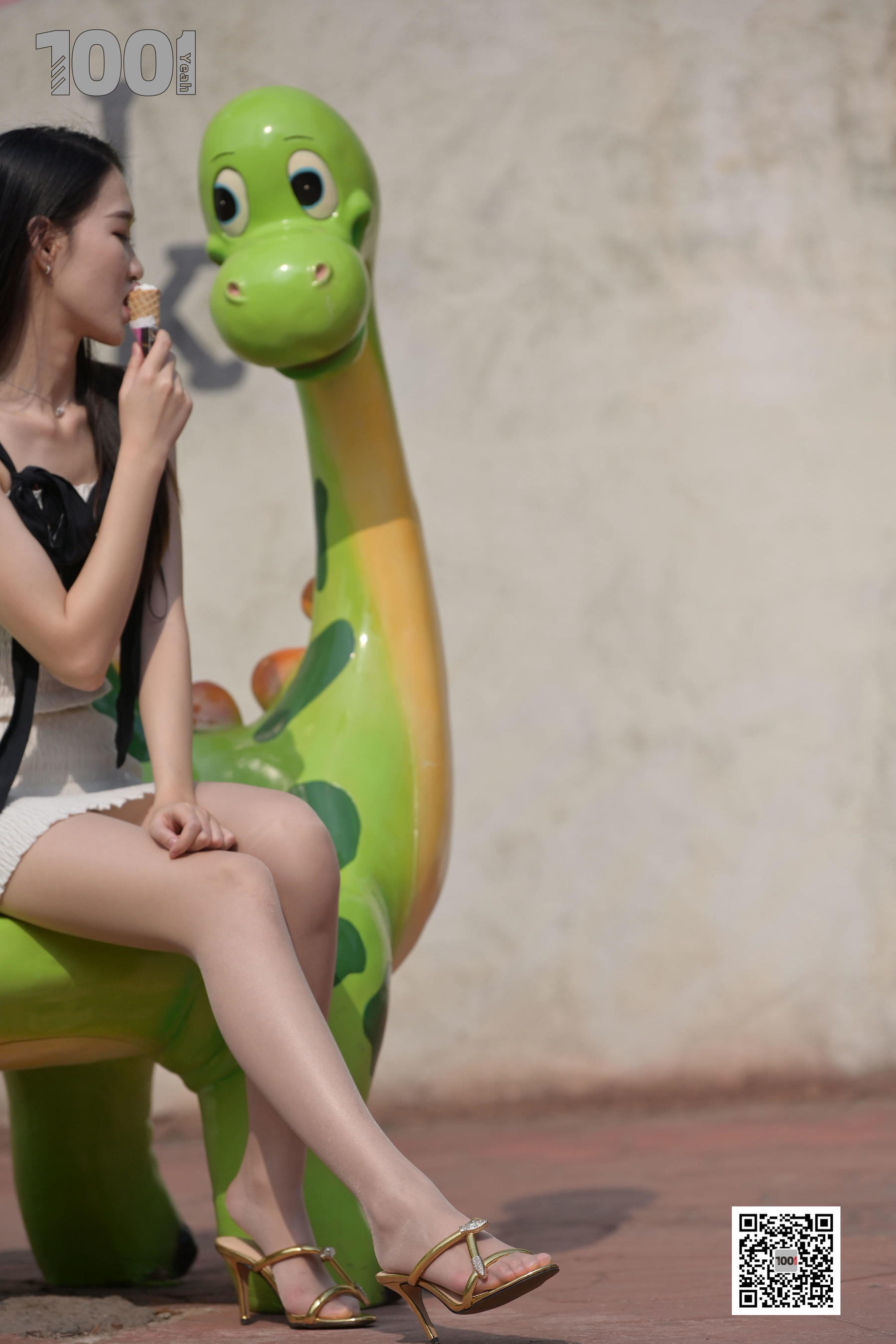 模特腿腿 《妈妈，那个姐姐有冰淇淋3》 [一千零一夜IESS] 丝袜美腿写真集