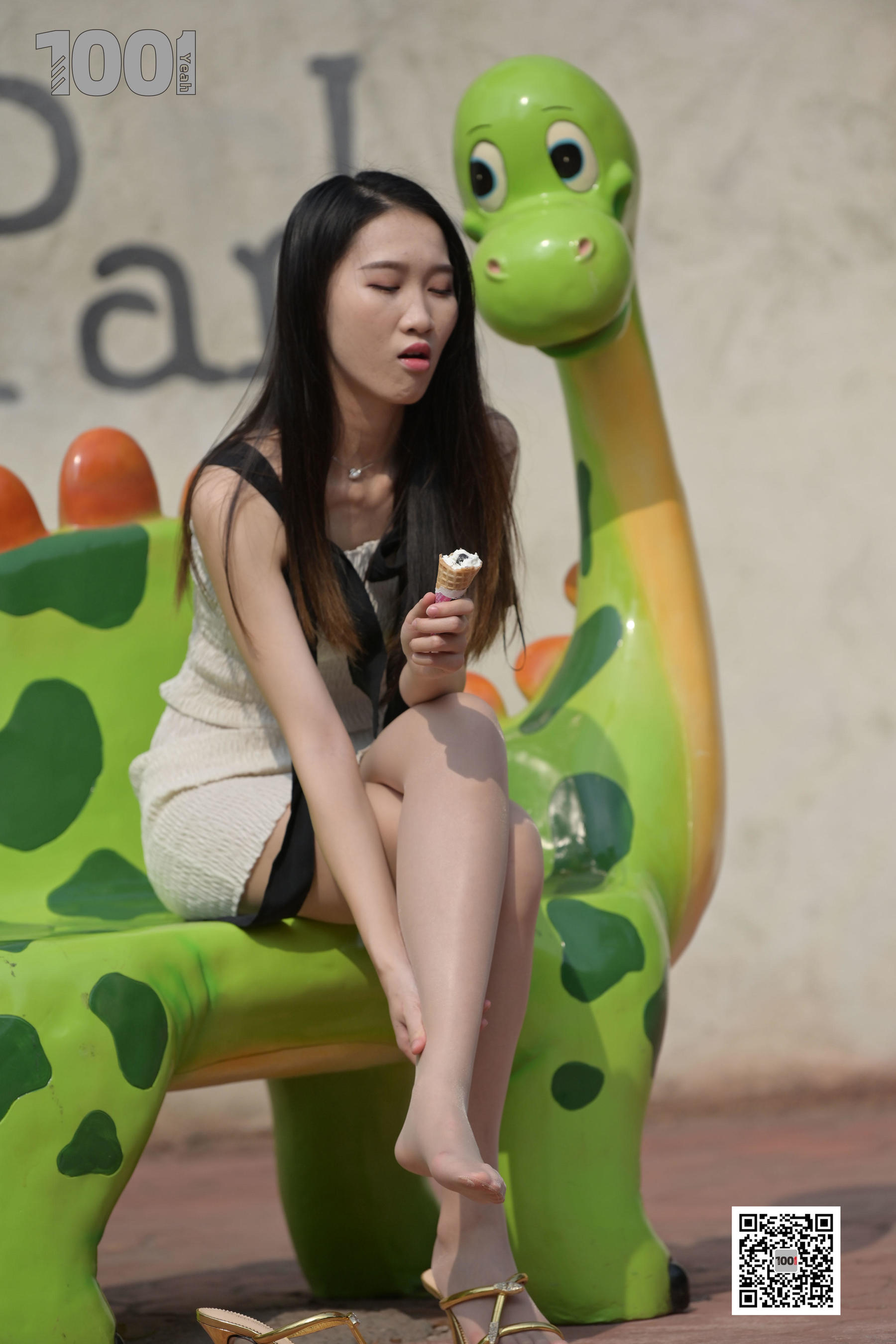 模特腿腿 《妈妈，那个姐姐有冰淇淋3》 [一千零一夜IESS] 丝袜美腿写真集