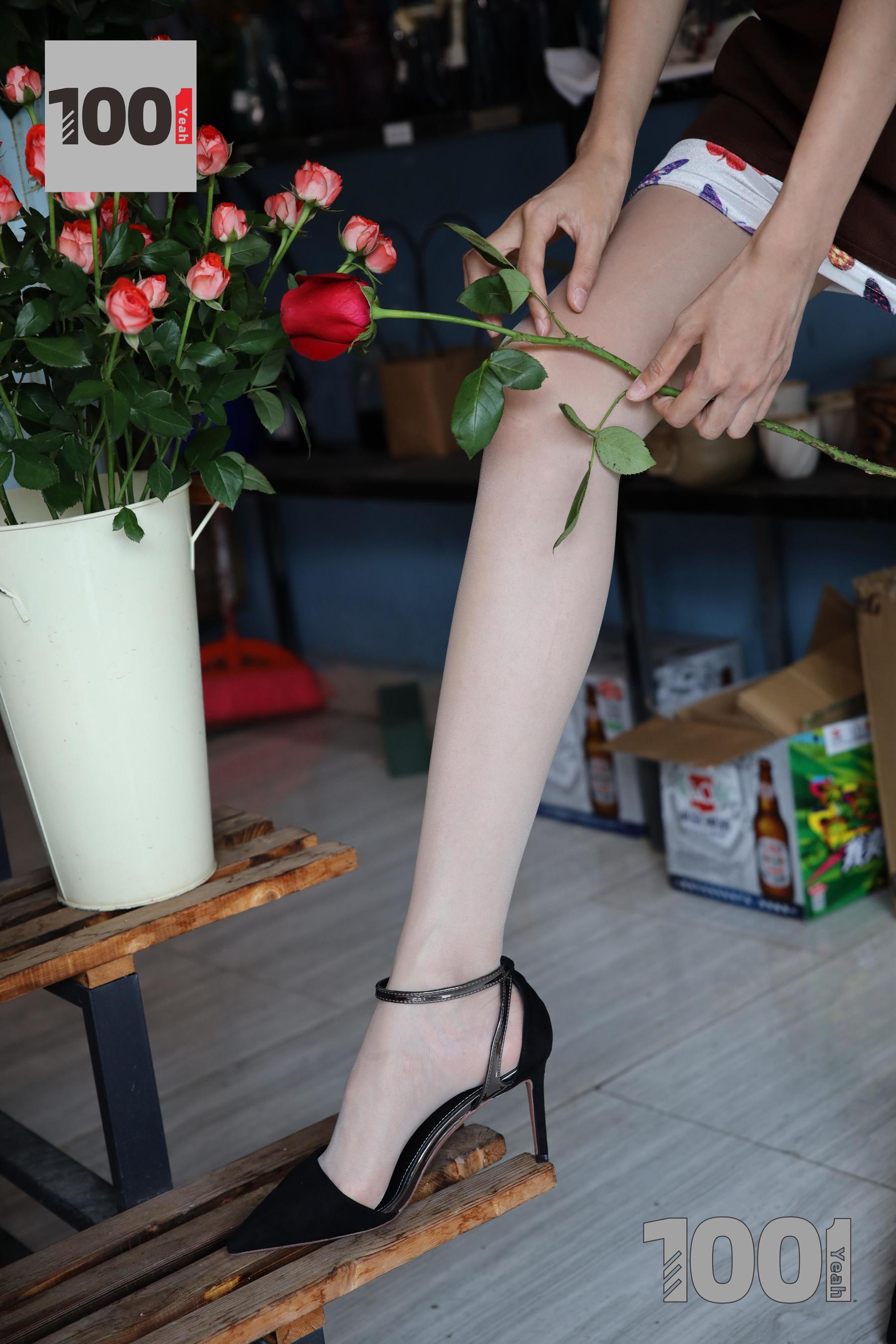 模特草莓 《花艺师1》 [一千零一夜IESS] 丝袜美腿写真集