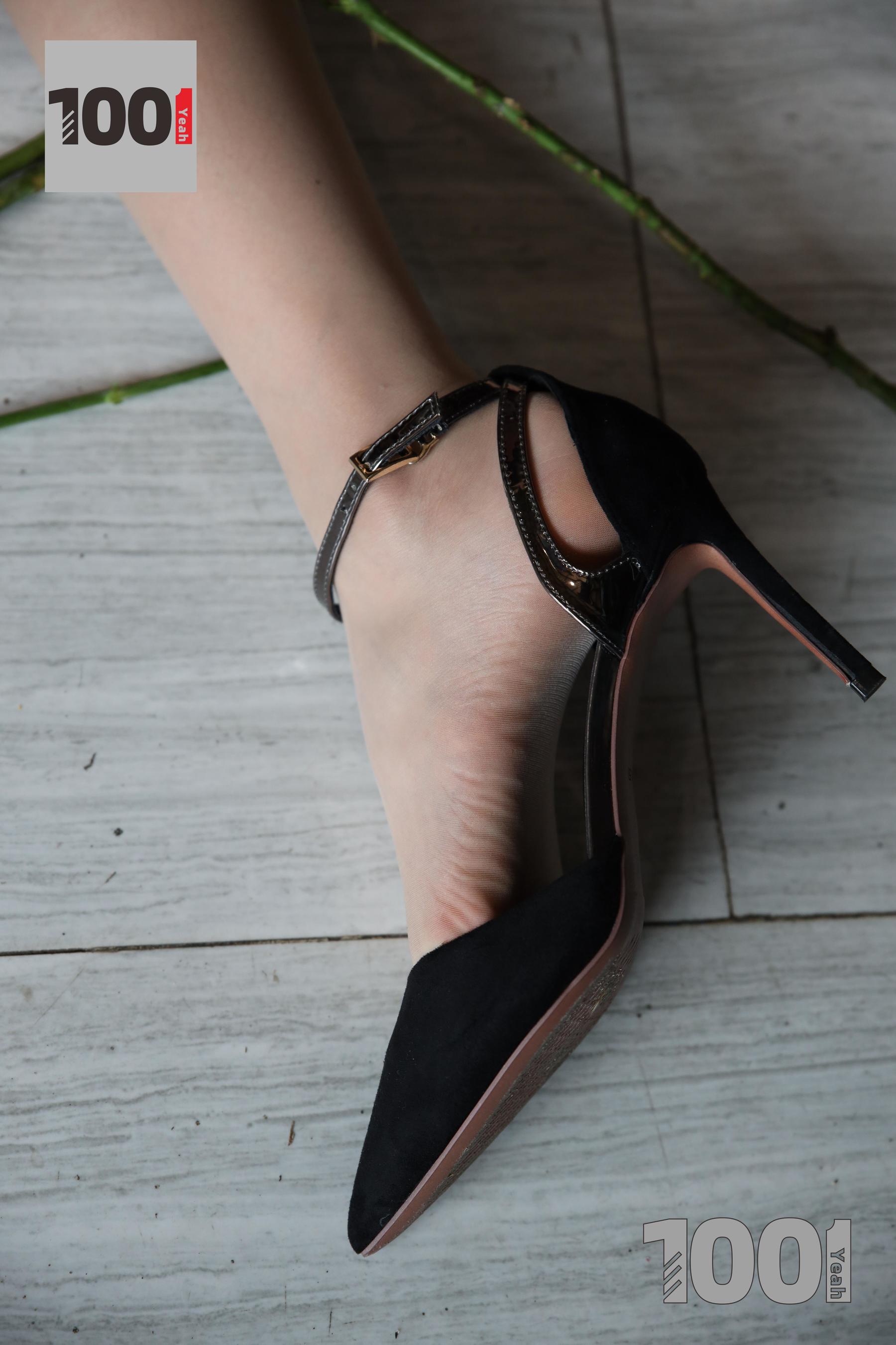 模特草莓 《花艺师1》 [一千零一夜IESS] 丝袜美腿写真集