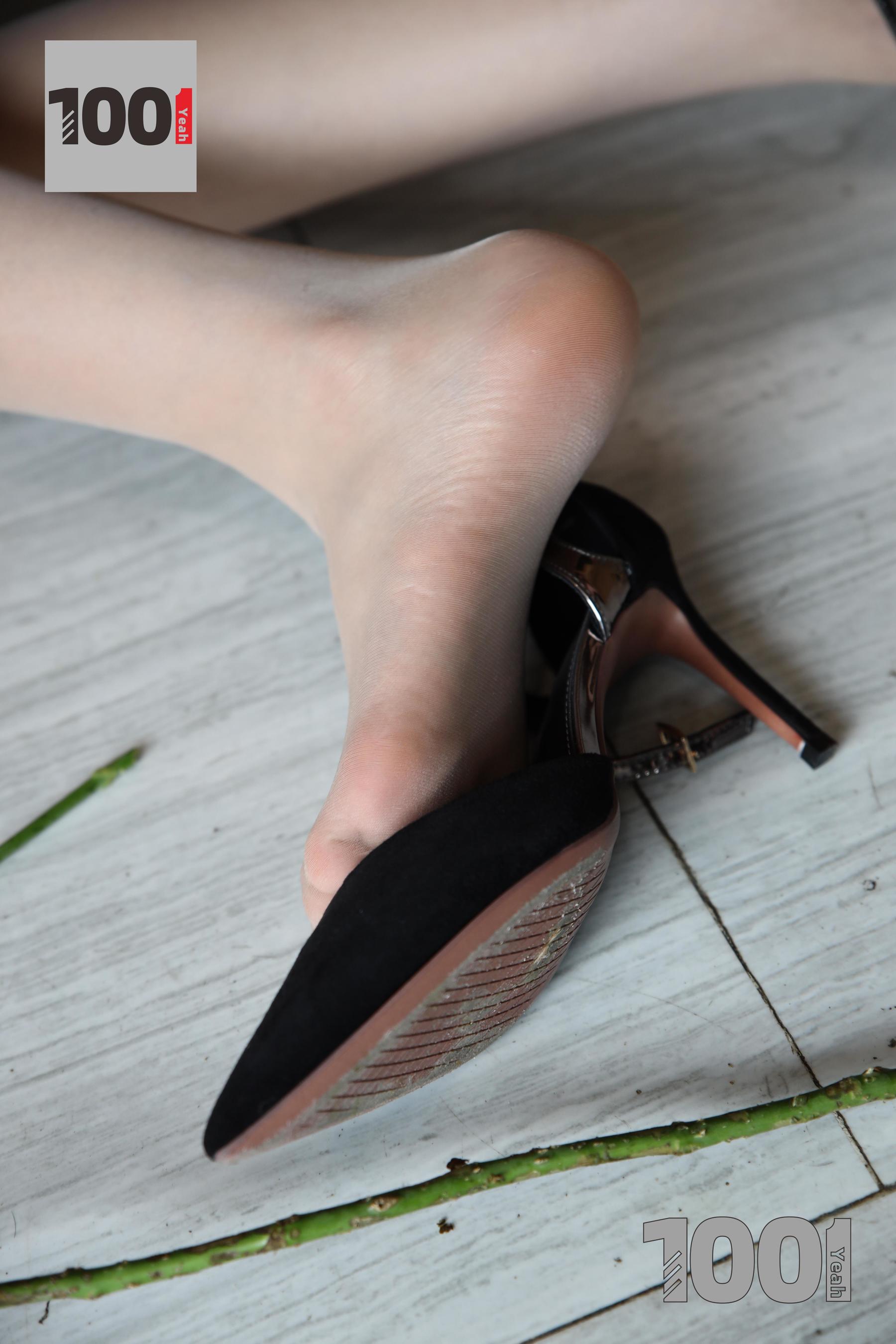 模特草莓 《花艺师1》 [一千零一夜IESS] 丝袜美腿写真集