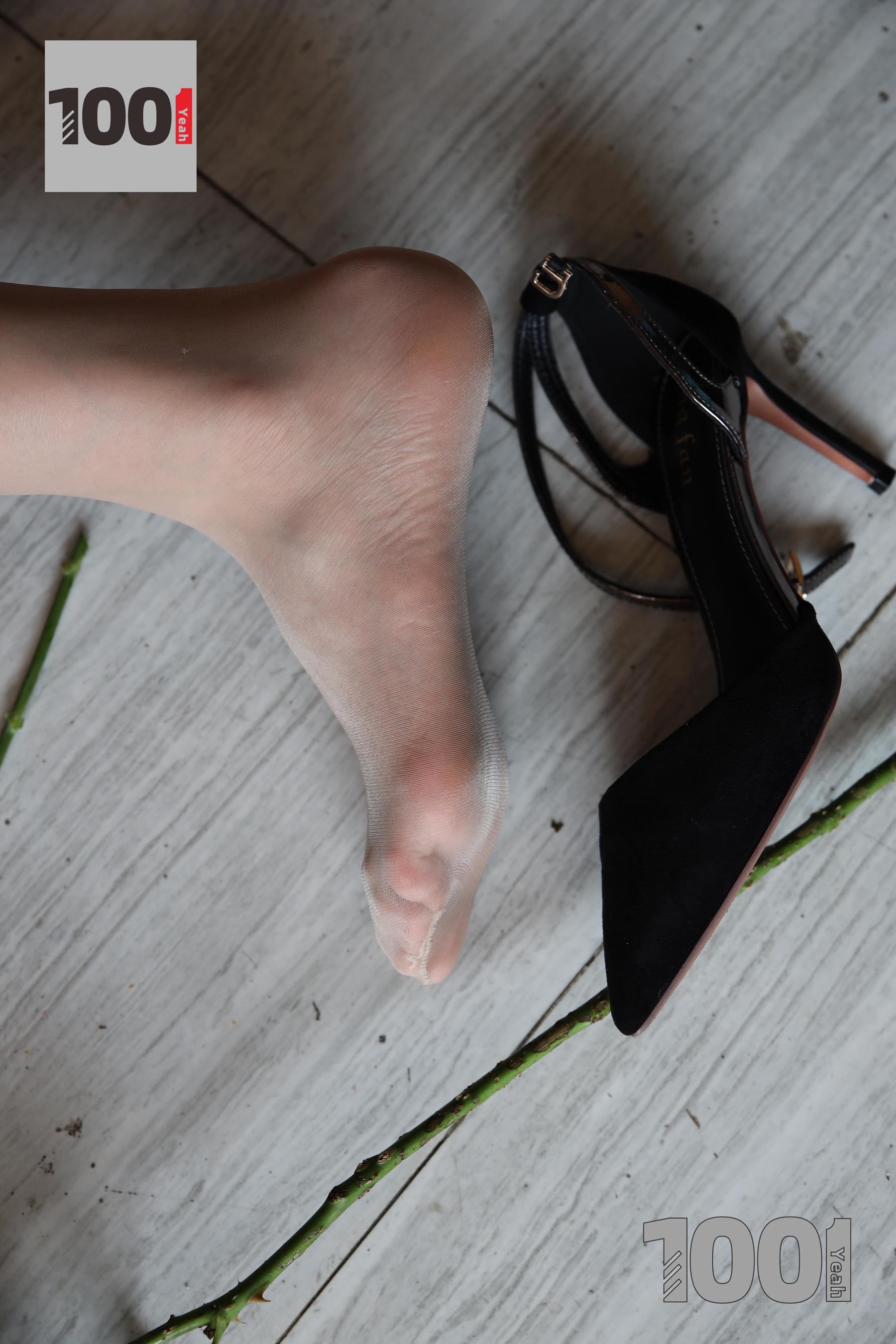 模特草莓 《花艺师1》 [一千零一夜IESS] 丝袜美腿写真集