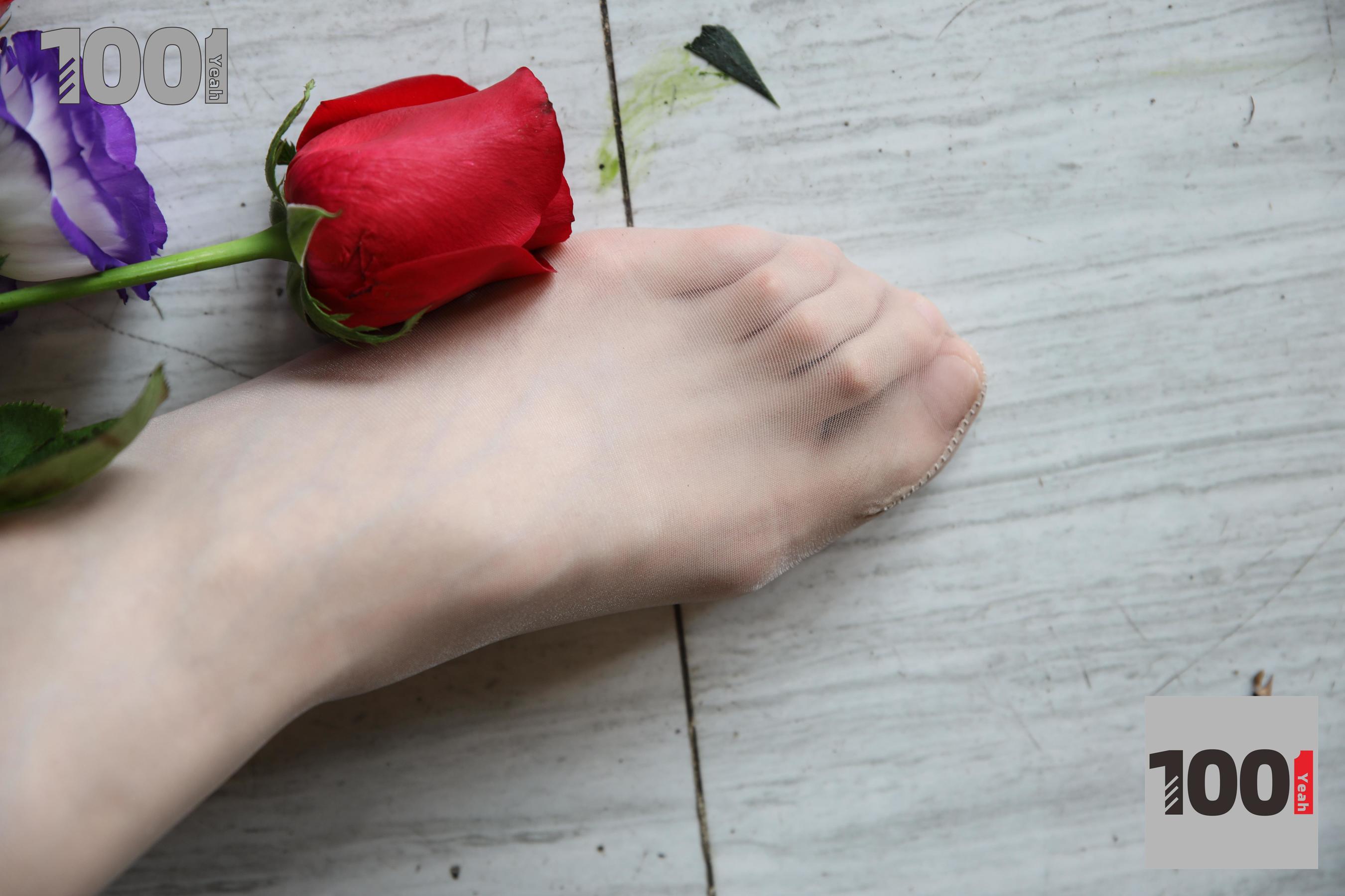 模特草莓 《花艺师1》 [一千零一夜IESS] 丝袜美腿写真集