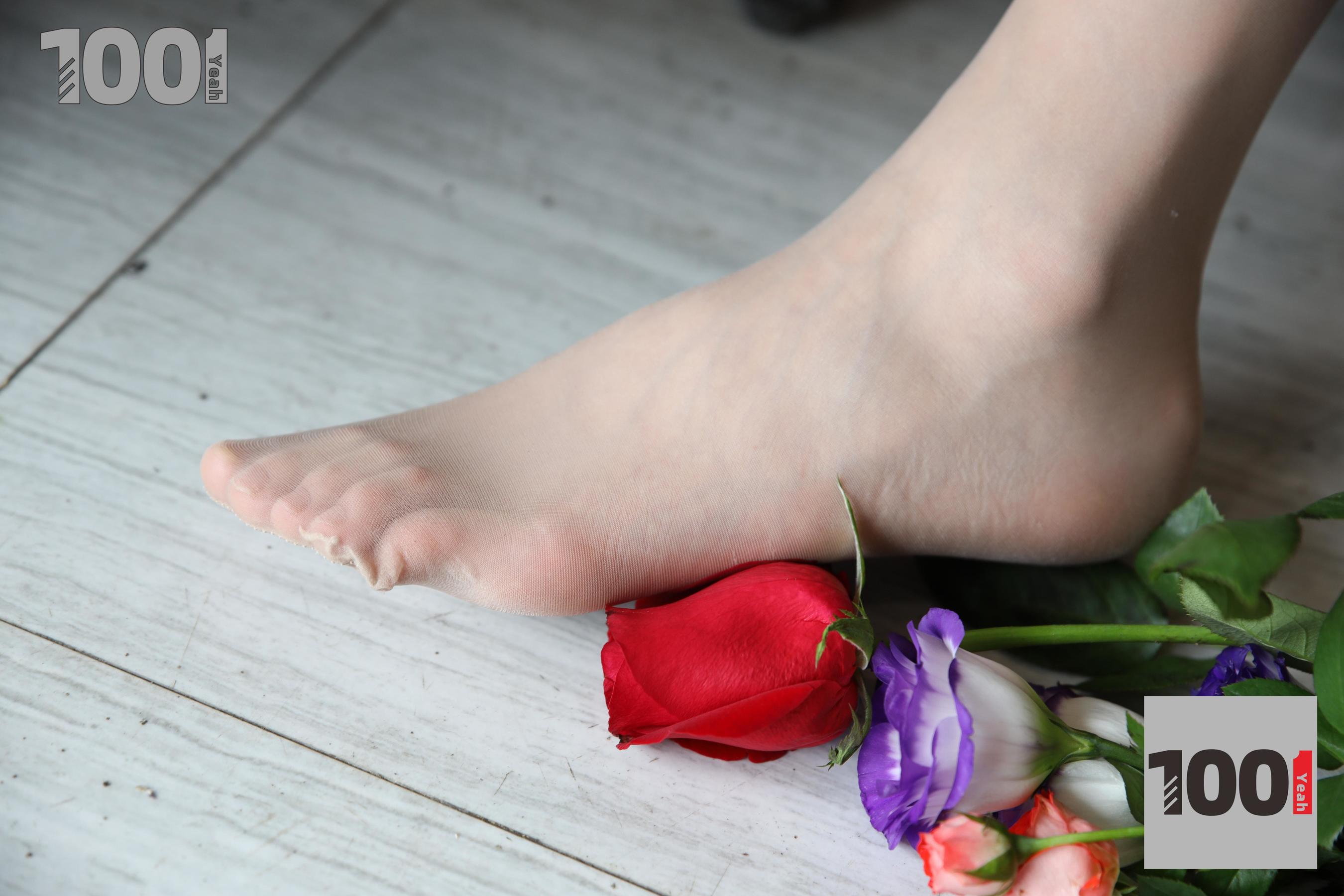 模特草莓 《花艺师1》 [一千零一夜IESS] 丝袜美腿写真集