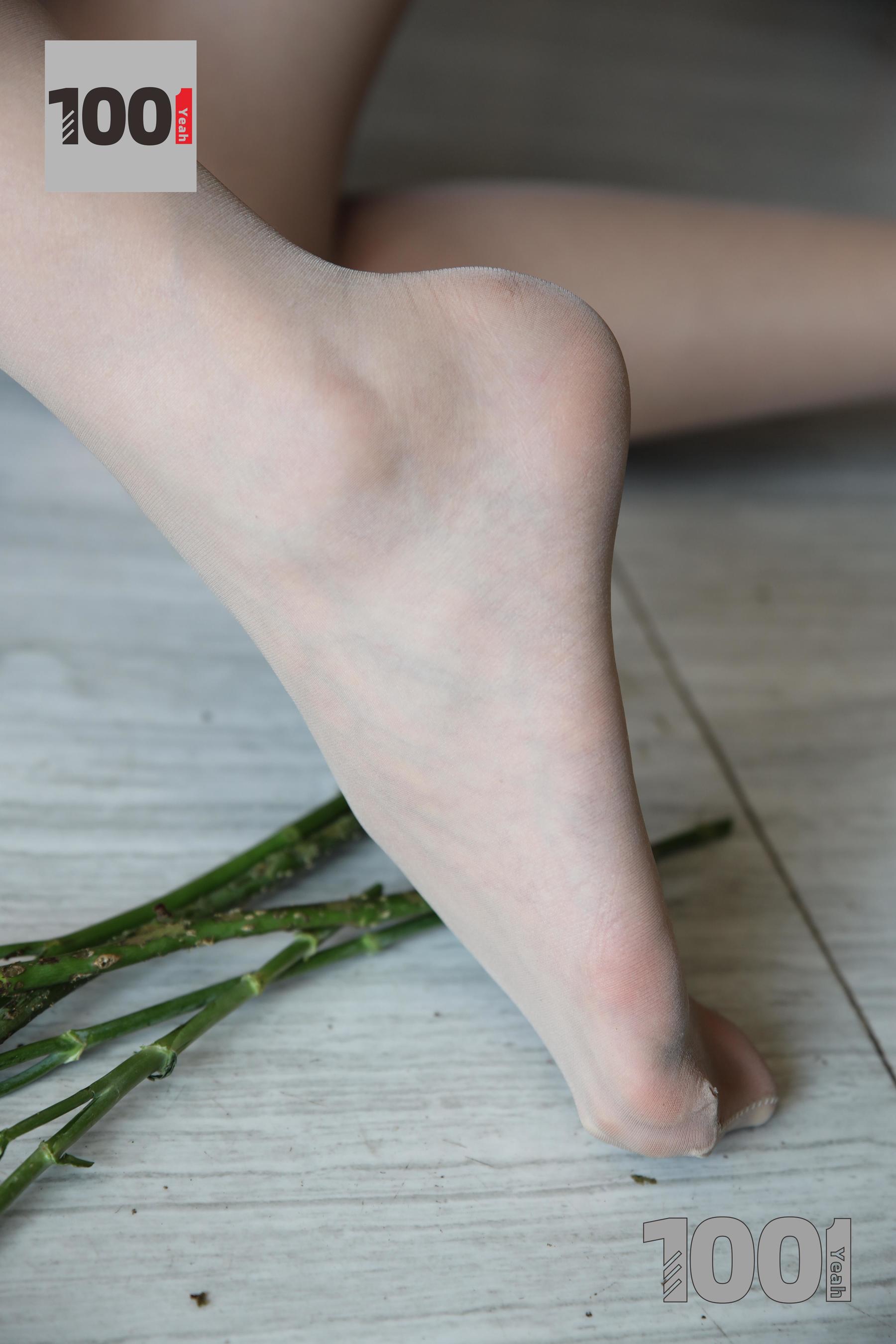 模特草莓 《花艺师1》 [一千零一夜IESS] 丝袜美腿写真集