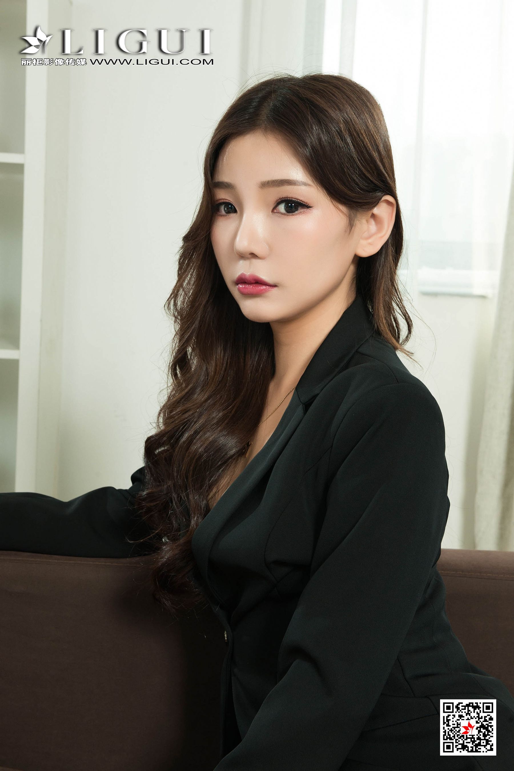 Model 李仁《肉丝美腿OL女郎》 [丽柜LIGUI] 写真集