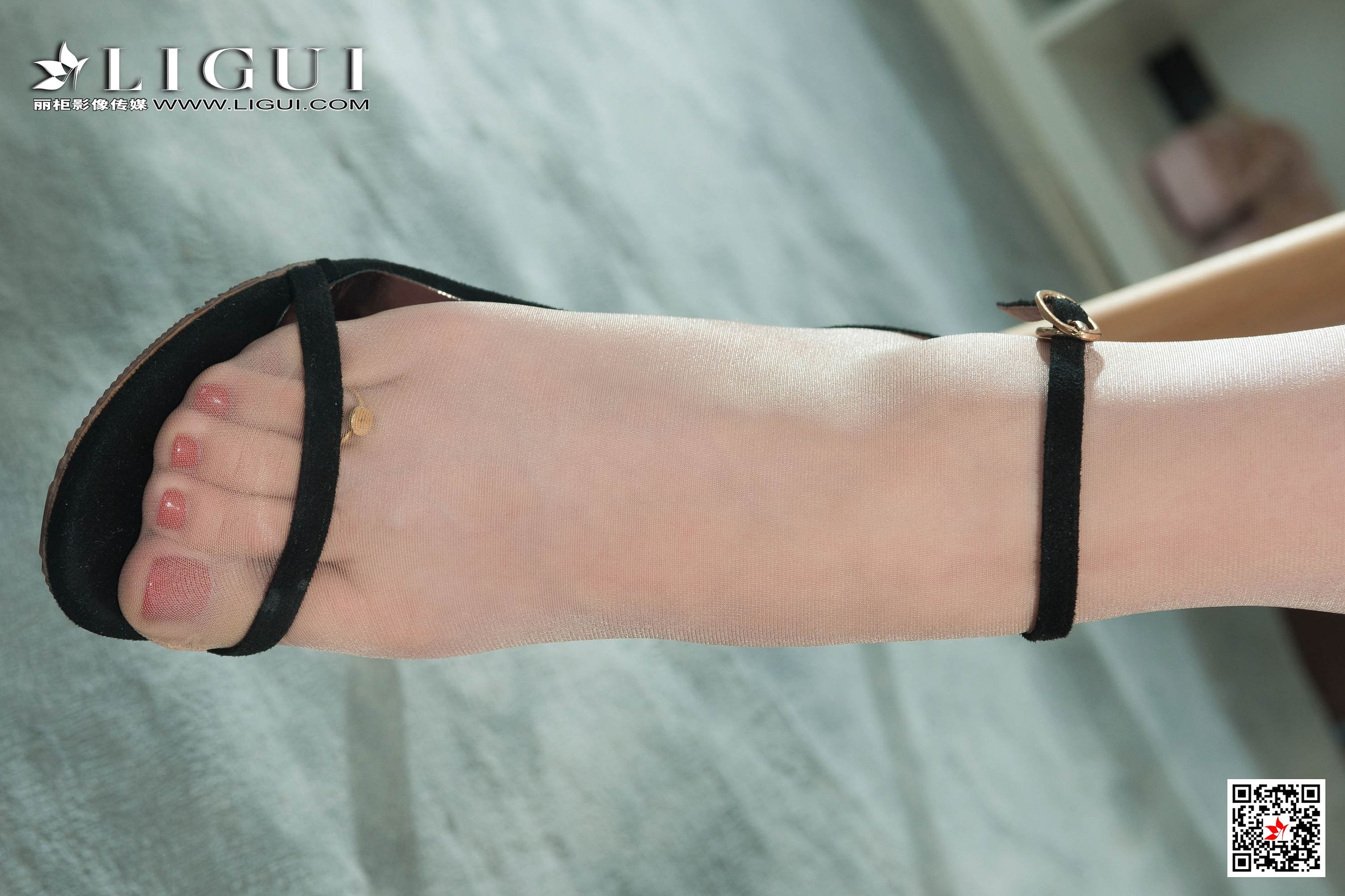 Model 伊伊《肉丝美腿高跟OL》 [丽柜LIGUI] 网络丽人 写真集