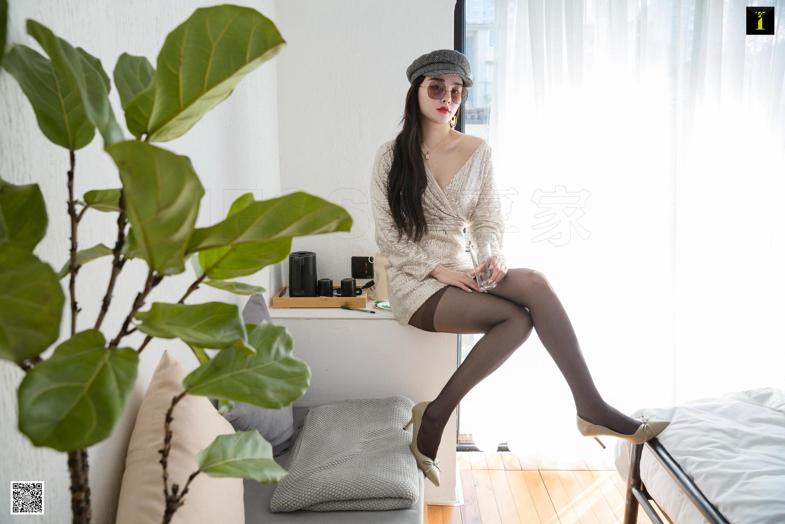 模特喵姐 《背后的秘密》 [异思趣向IESS] 美腿丝足写真集