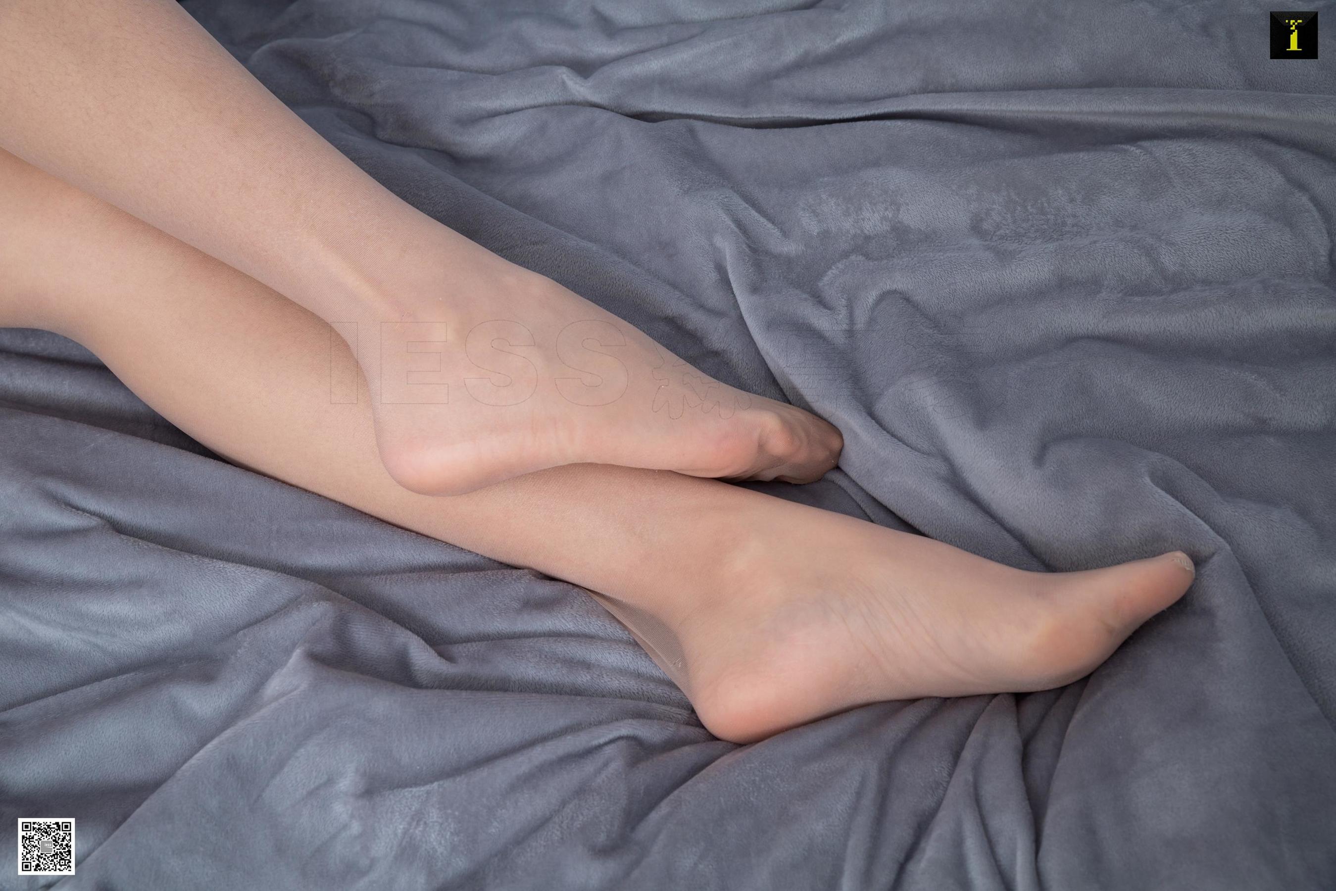 模特婉萍 《初恋裸色系》 [异思趣向IESS] 丝袜美腿写真集