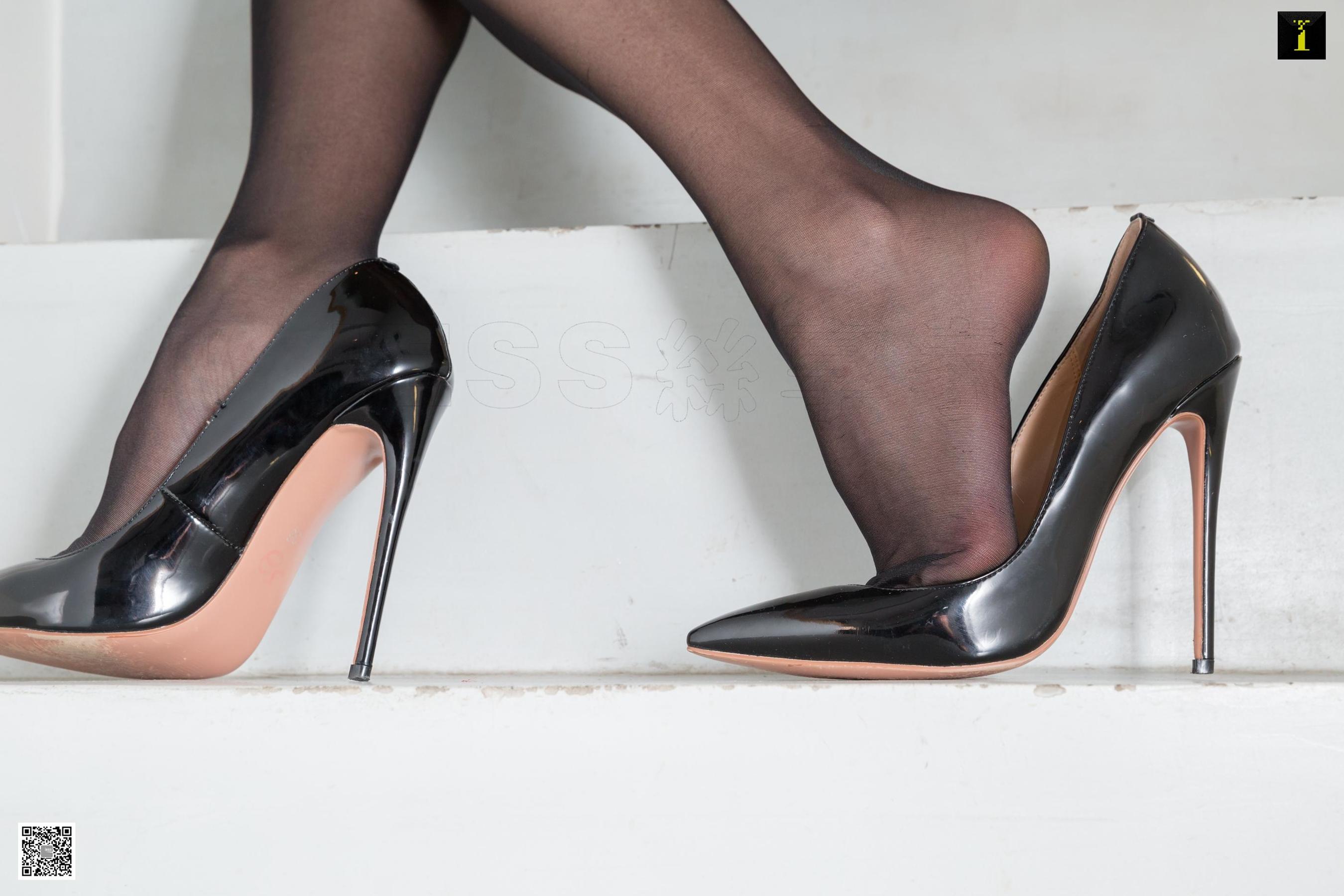 模特小小 《家有仙妻》 [异思趣向IESS] 美腿丝足写真集