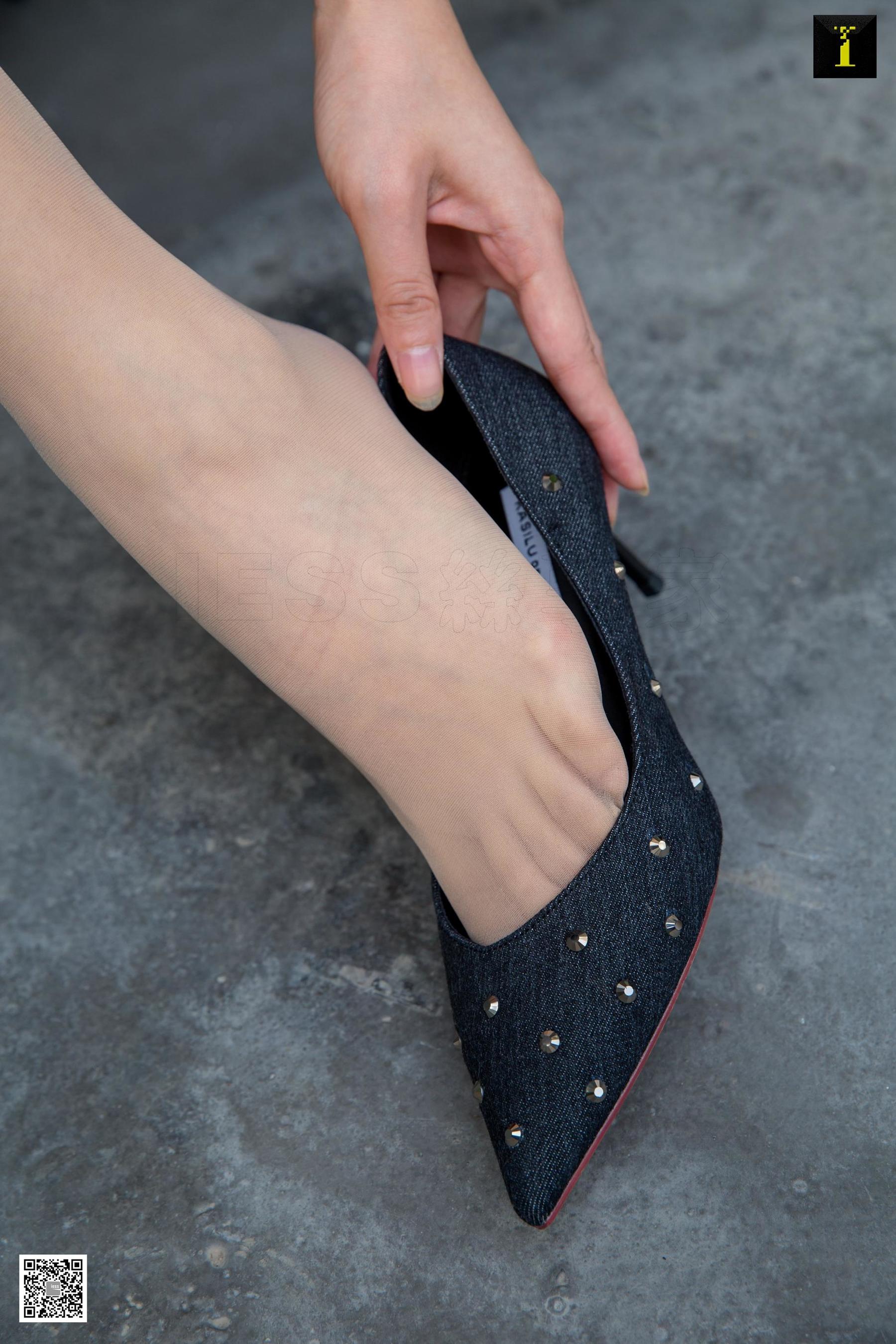 模特：秋秋 《酒红小礼服》 [异思趣向IESS] 写真集