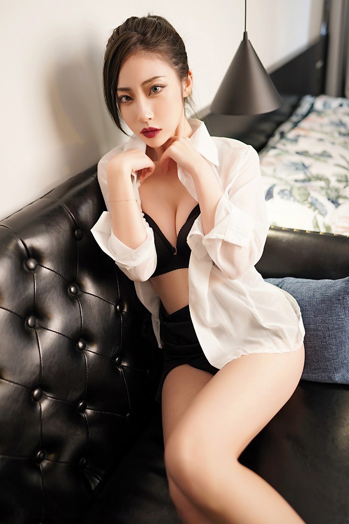 发情夜猫贾诗晗情趣黑丝尾巴调教