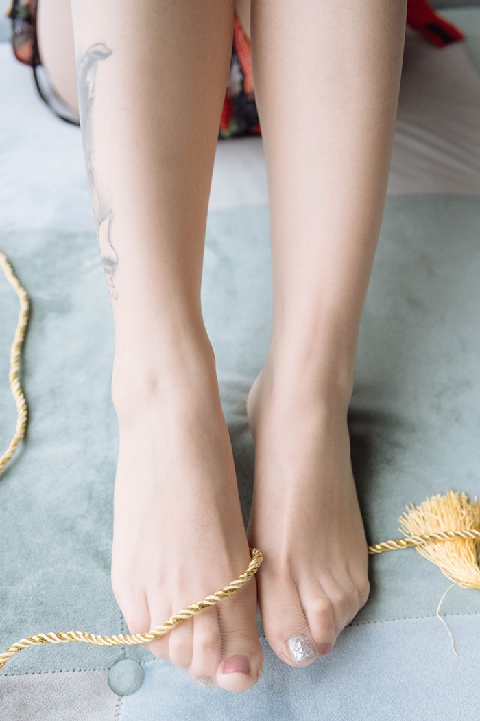 极品舞娘王雨纯肉丝美脚巨乳多汁