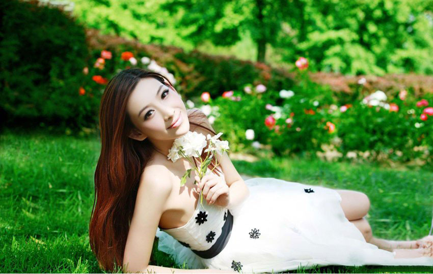 甜美朝气美女清纯写真