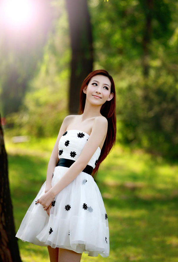 甜美朝气美女清纯写真