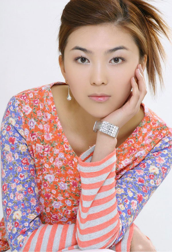 绝色美女性感写真 嘴唇很诱人