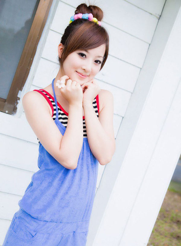 台湾美眉果子清纯可爱户外写真