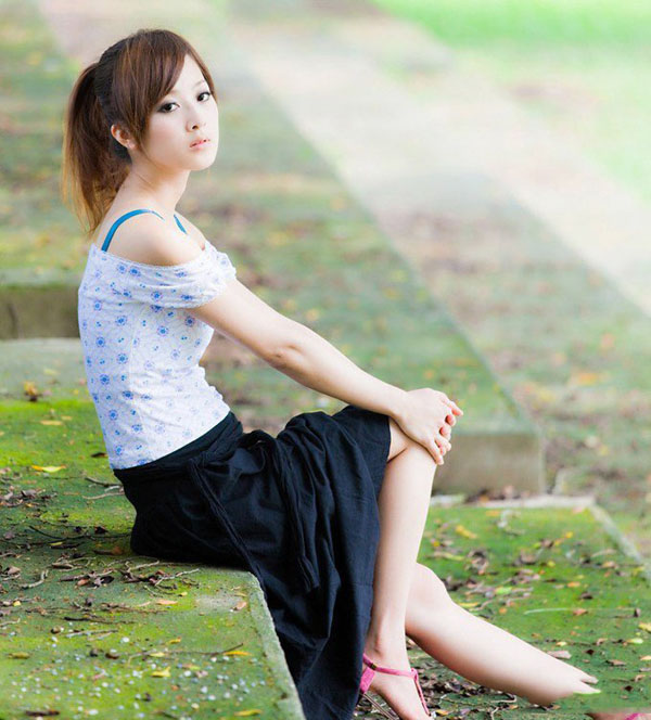 台湾美眉果子清纯可爱户外写真