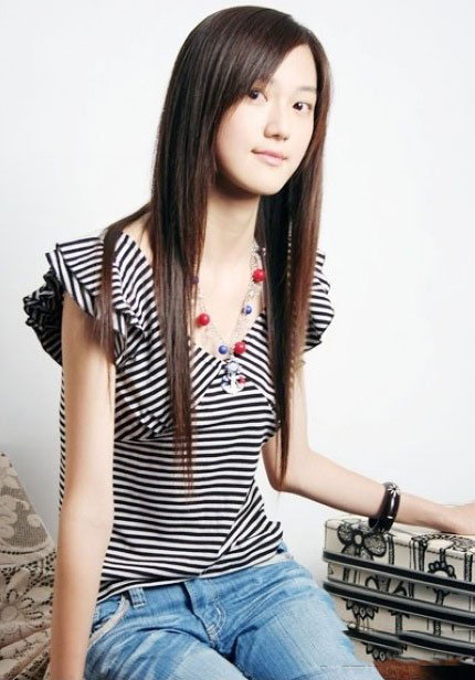 女大学生羞涩可爱自拍