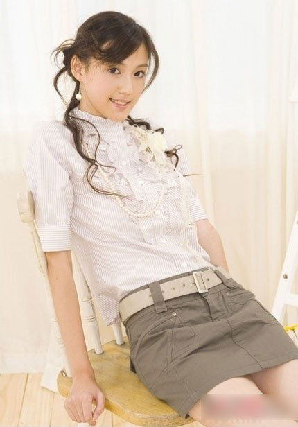 女大学生羞涩可爱自拍