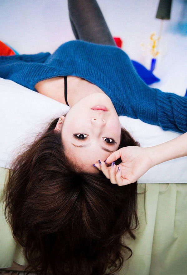 果子MM深蓝连体毛衣清纯写真