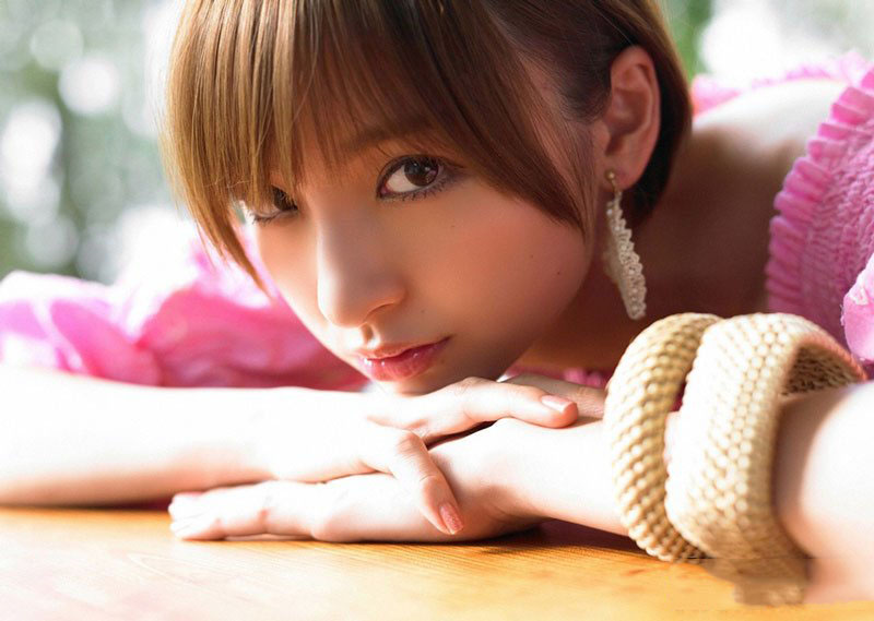 清纯美女粉红睡衣萌照