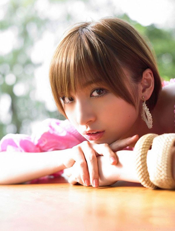 清纯美女粉红睡衣萌照