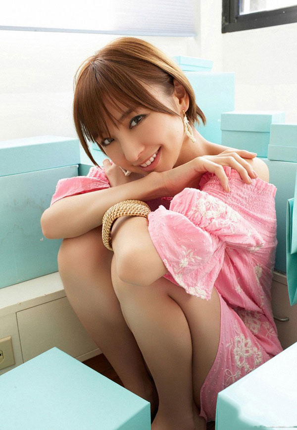 清纯美女粉红睡衣萌照