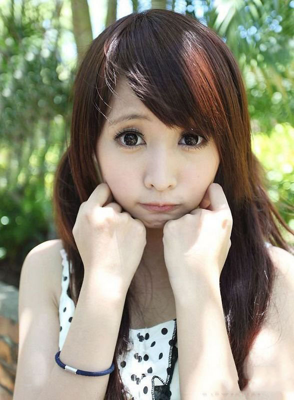 可爱清纯美眉户外写真