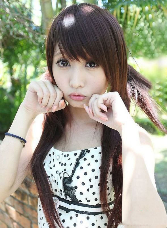 可爱清纯美眉户外写真