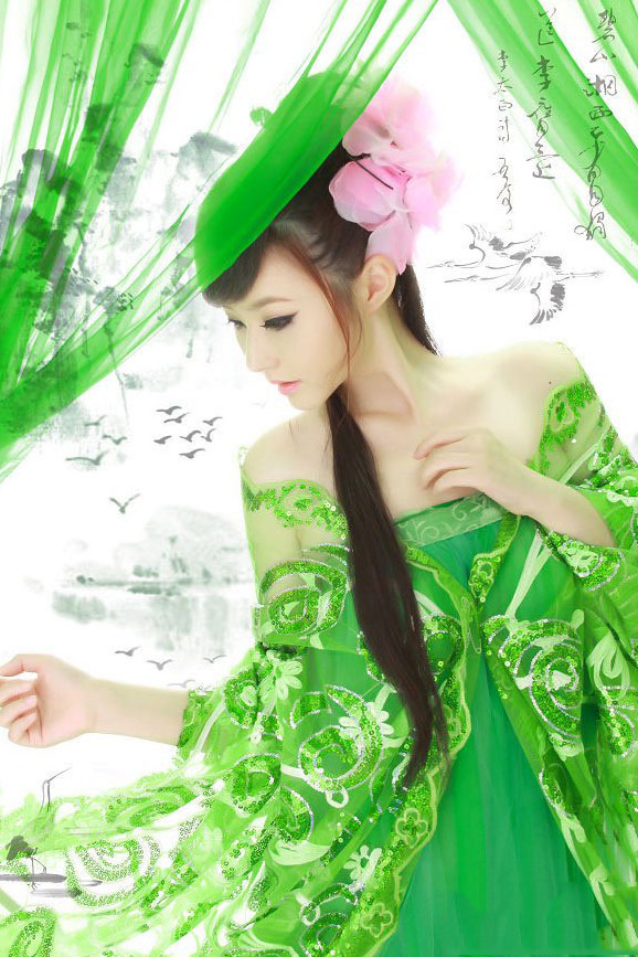 绿色古衣装扮不失清纯