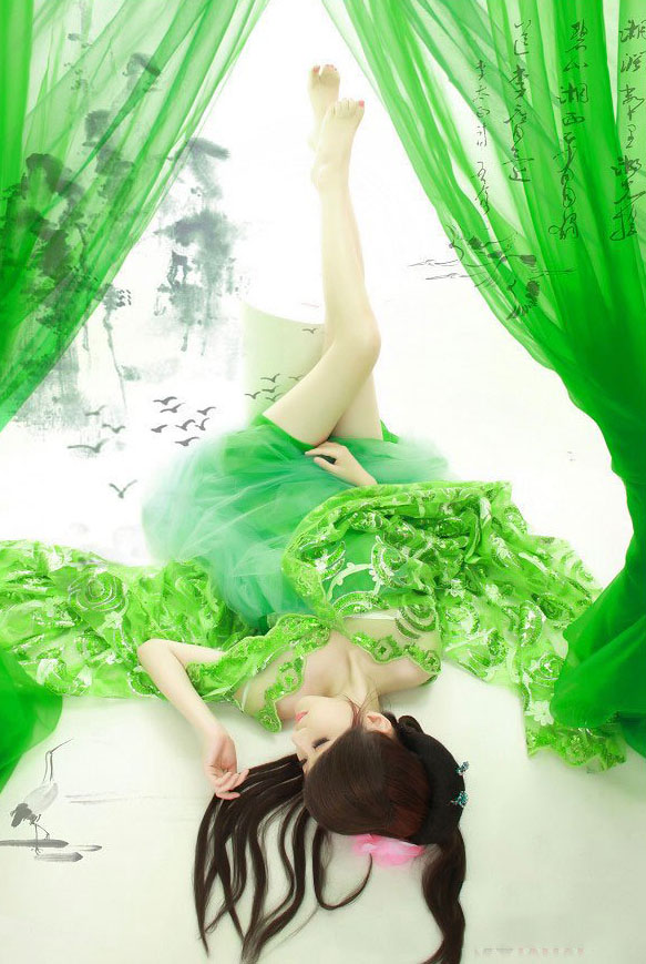 绿色古衣装扮不失清纯