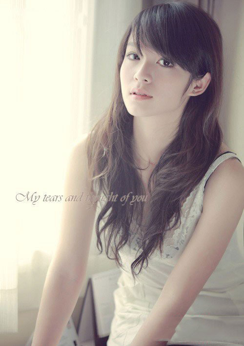 漂亮美眉恬静的午后