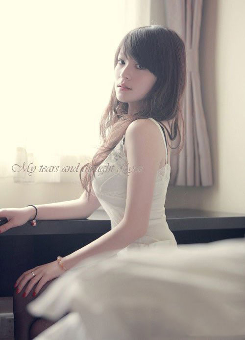 漂亮美眉恬静的午后