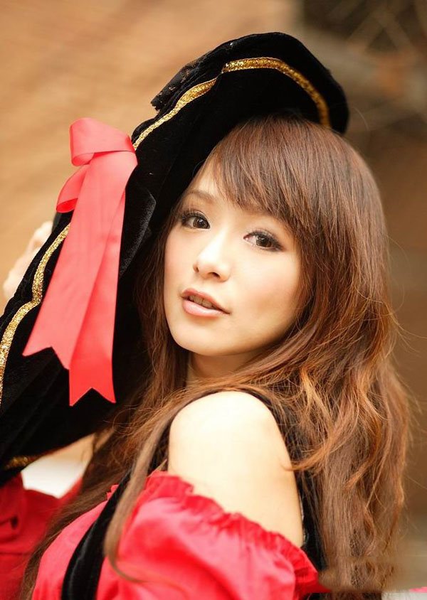 清纯美女另类装扮