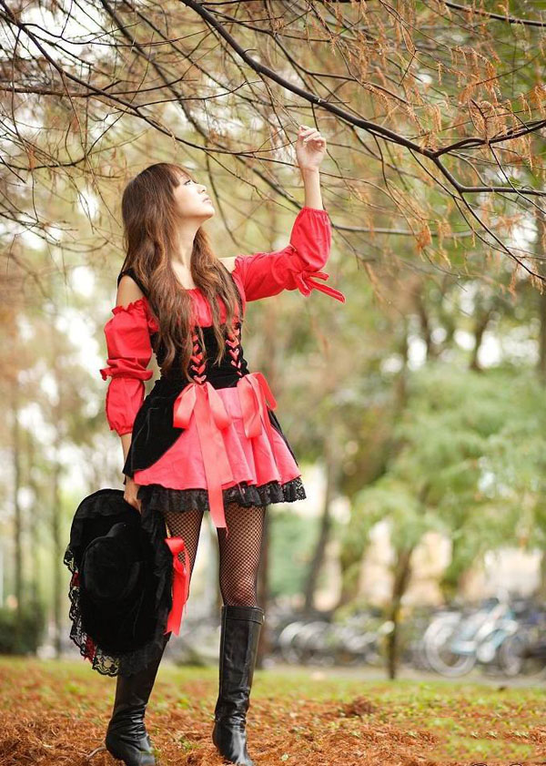 清纯美女另类装扮