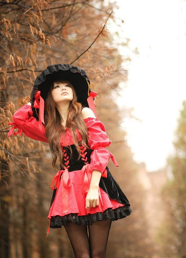 清纯美女另类装扮