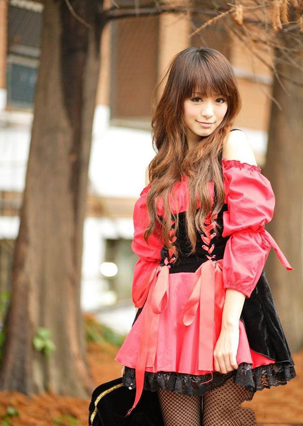 清纯美女另类装扮