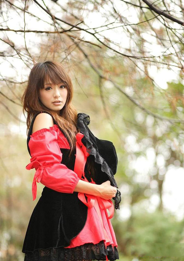 清纯美女另类装扮