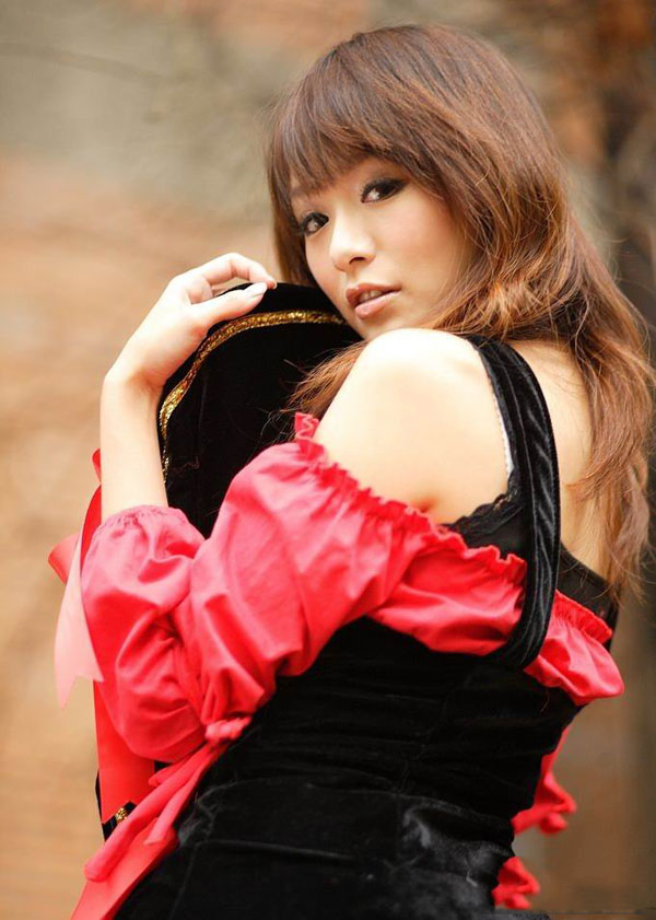 清纯美女另类装扮