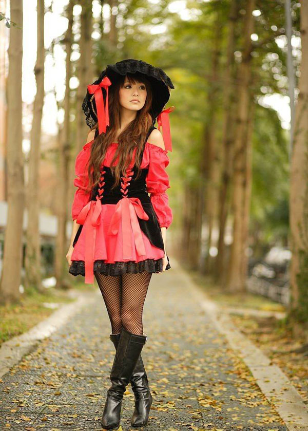 清纯美女另类装扮