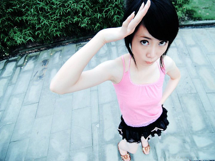 学校超清纯美眉自拍照