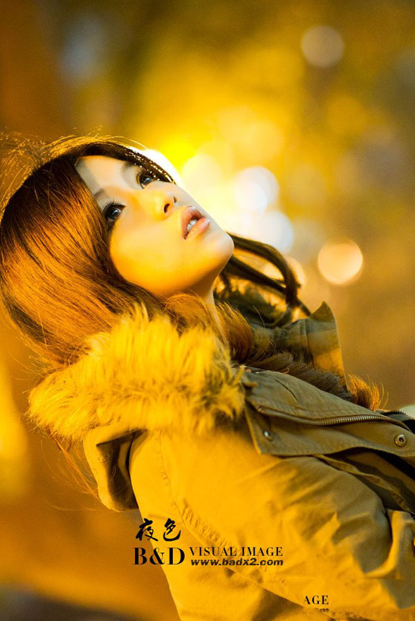 城市的黄昏 美女淡淡的夜色中清纯自拍