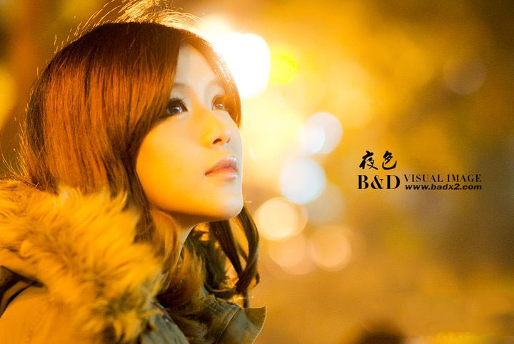 城市的黄昏 美女淡淡的夜色中清纯自拍