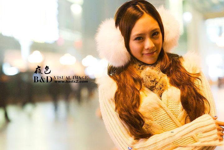 城市的黄昏 美女淡淡的夜色中清纯自拍