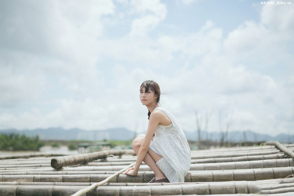 青纯美女海边渔家高清写真