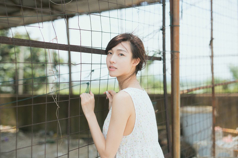 青纯美女海边渔家高清写真